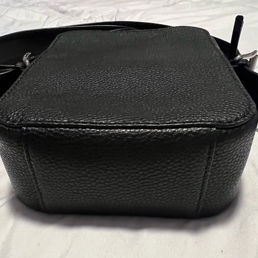 Marc Jacobs Authentic Calfskin Signet Stitched Black Crossbody Bag